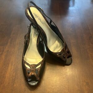 Easy Street Women's Elegant Black and Brown Heels Size 9